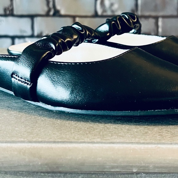 *SOLD* NIB Bandolino Sonny Ruched Faux Leather Flat - Picture 6 of 8